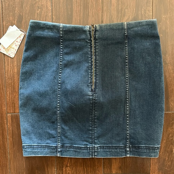 Free People dark denim Jean Mini skirt zippered fitted sz 8 New - Picture 7 of 7